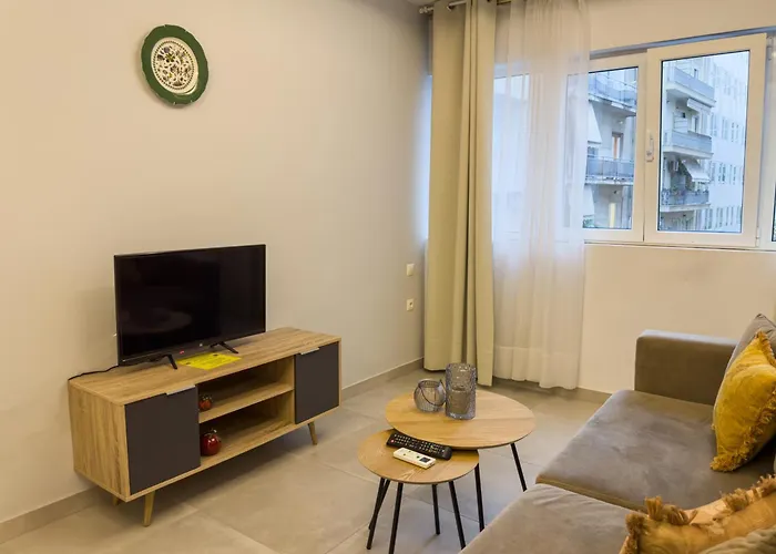 Contemporary & Spacious Renovated , Dt Syntagma, /Touristic Area